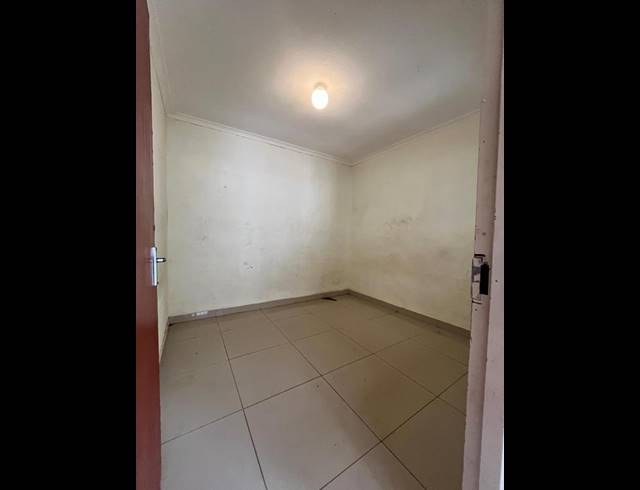 2 BEDROOM PROPERTY TO RENT IN LOMBARDY EAST